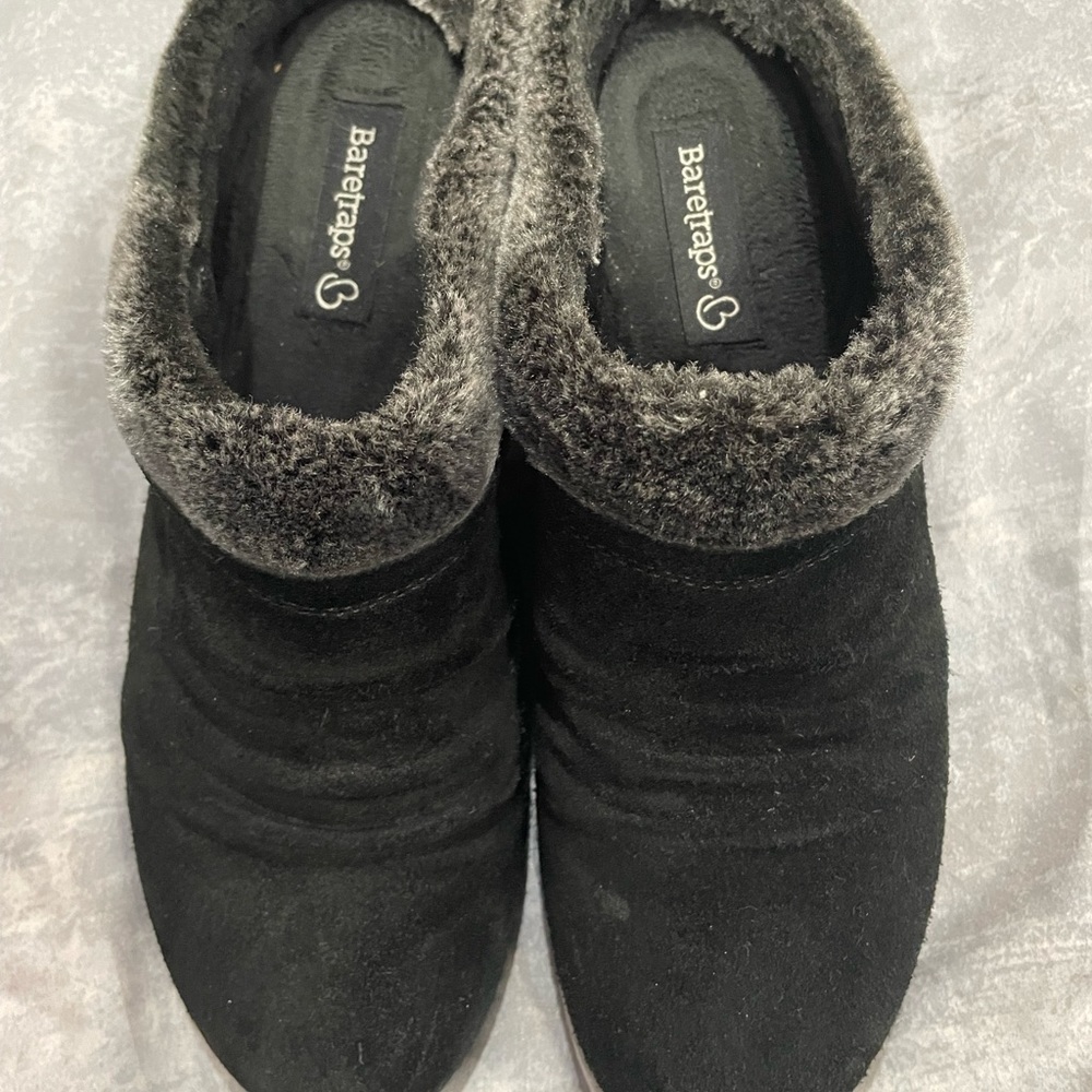 Used baretrap slides. In good condition and super comfy